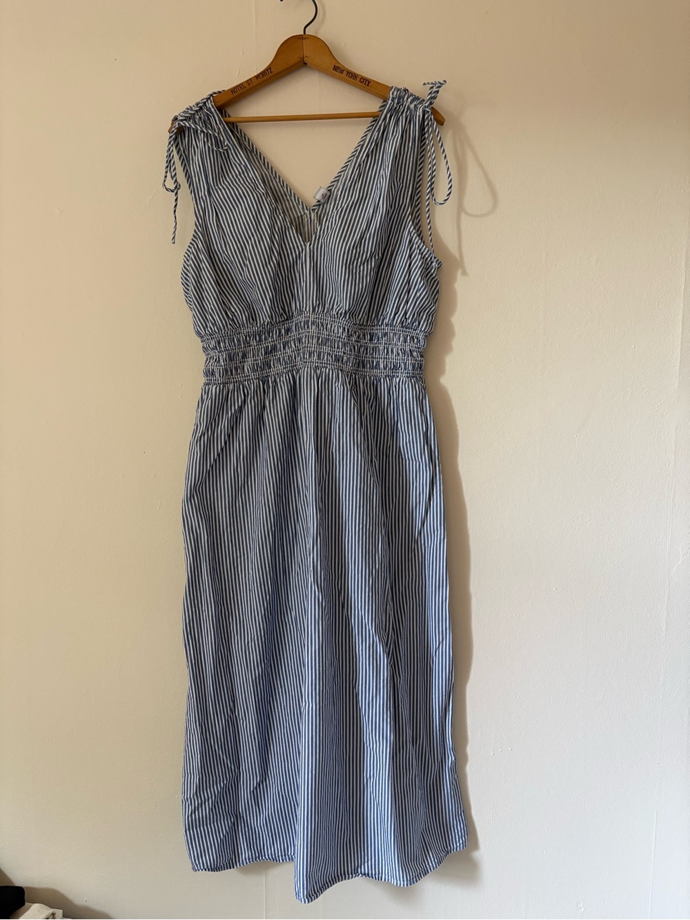 Striped dress smocked waist bow straps on shoulders. Old Navy striped dress